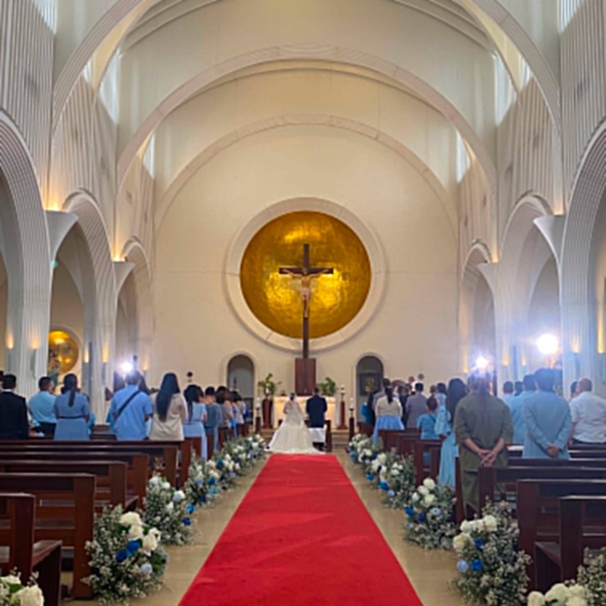 A wedding ceremony beneath a gold-domed glass ceiling, coordinated by GO Events.
